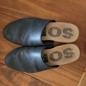 Sorel black Ella mules size 7